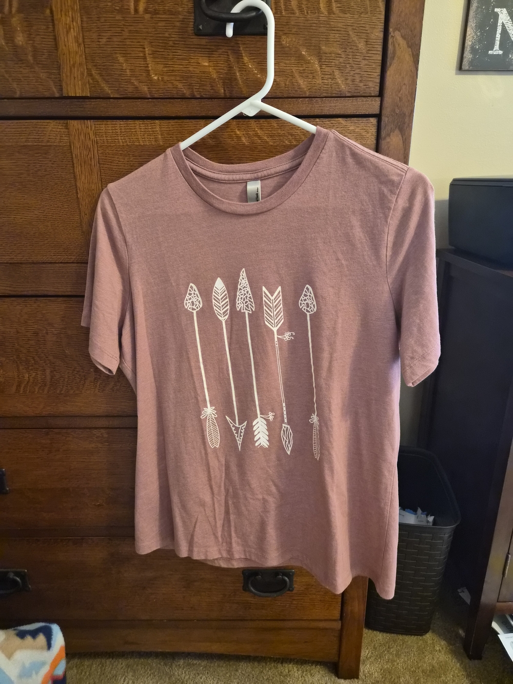 Women’s Mauve Short Sleeve Tee with White Arrow Motif